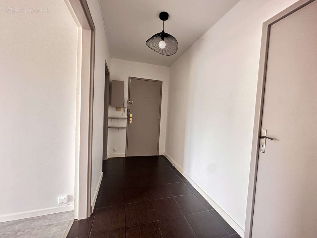 Appartement F4 lumineux   Résidence 'LE BOIS DE VAIRES'   Centre-ville - photo 5
