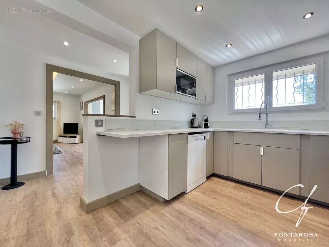 Maison à LES ISSAMBRES