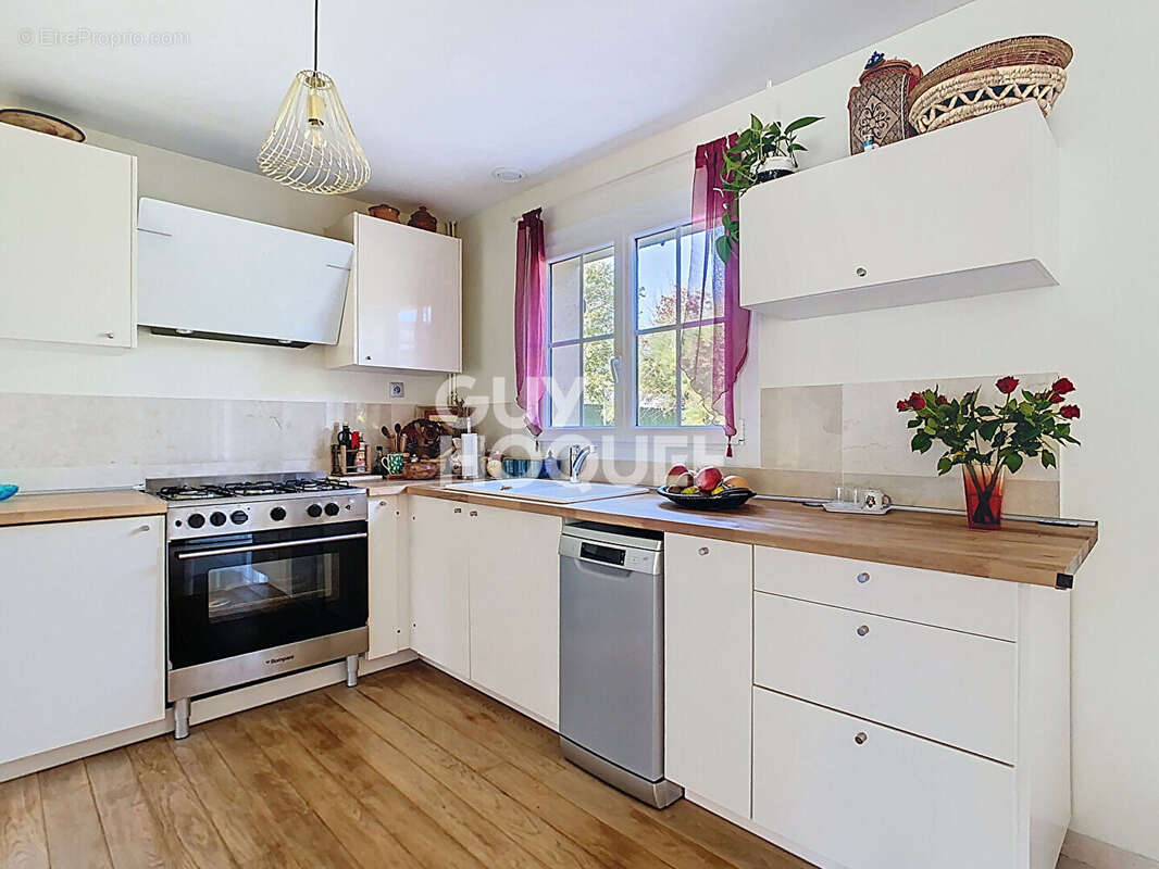 Maison à PEROY-LES-GOMBRIES