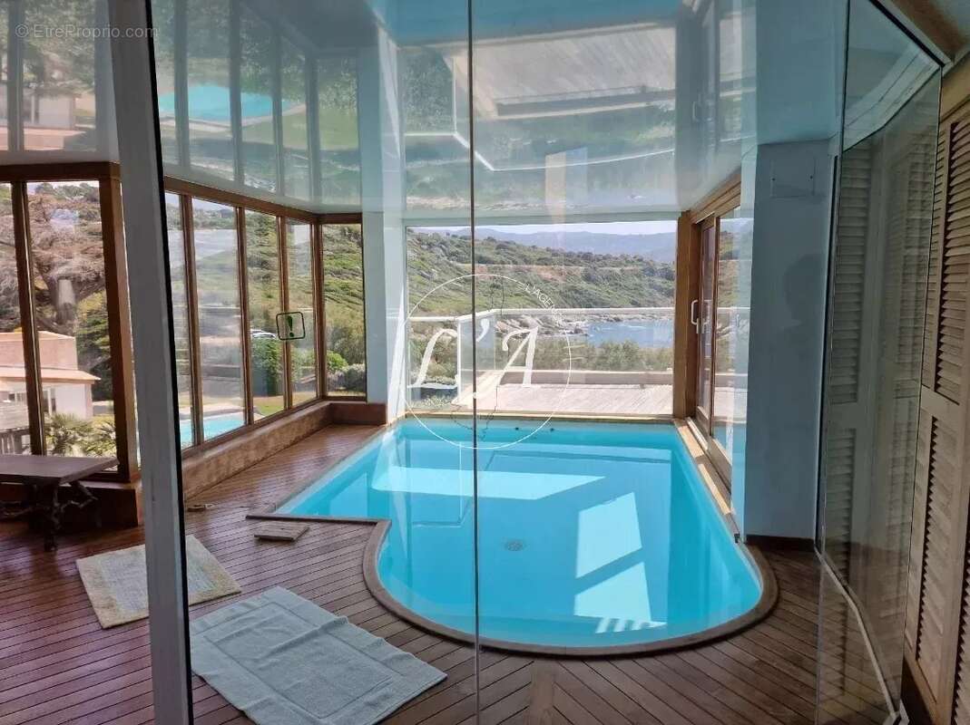 Villa pieds dans l’eau avec vue mer à 3 km d’Ile-Rousse - photo 6