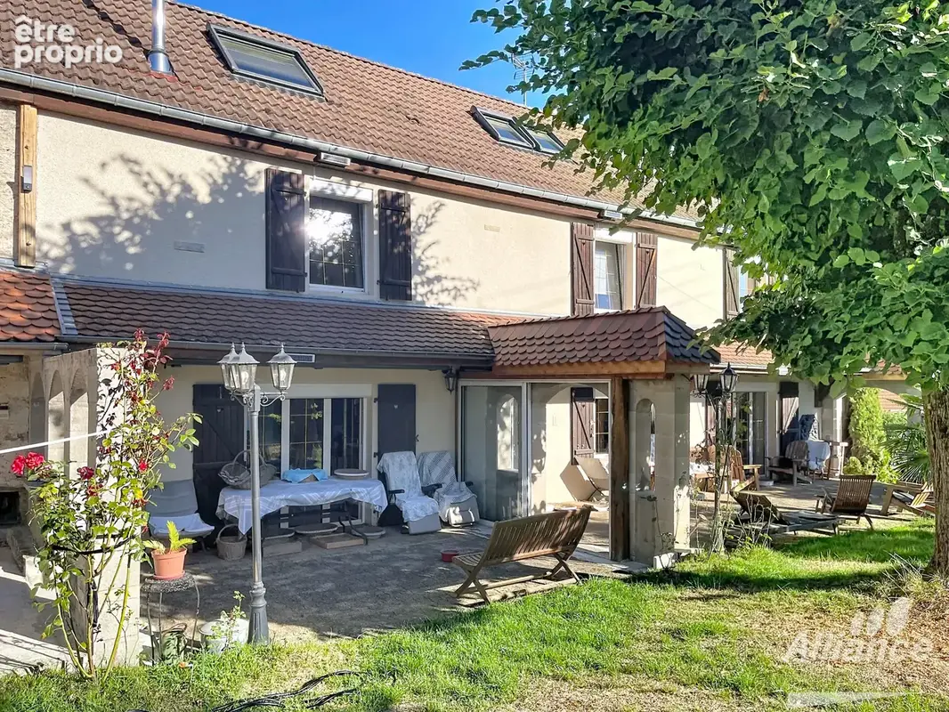 Maison avec 4 chambres terrain 1835  m2 avec grange - photo 5