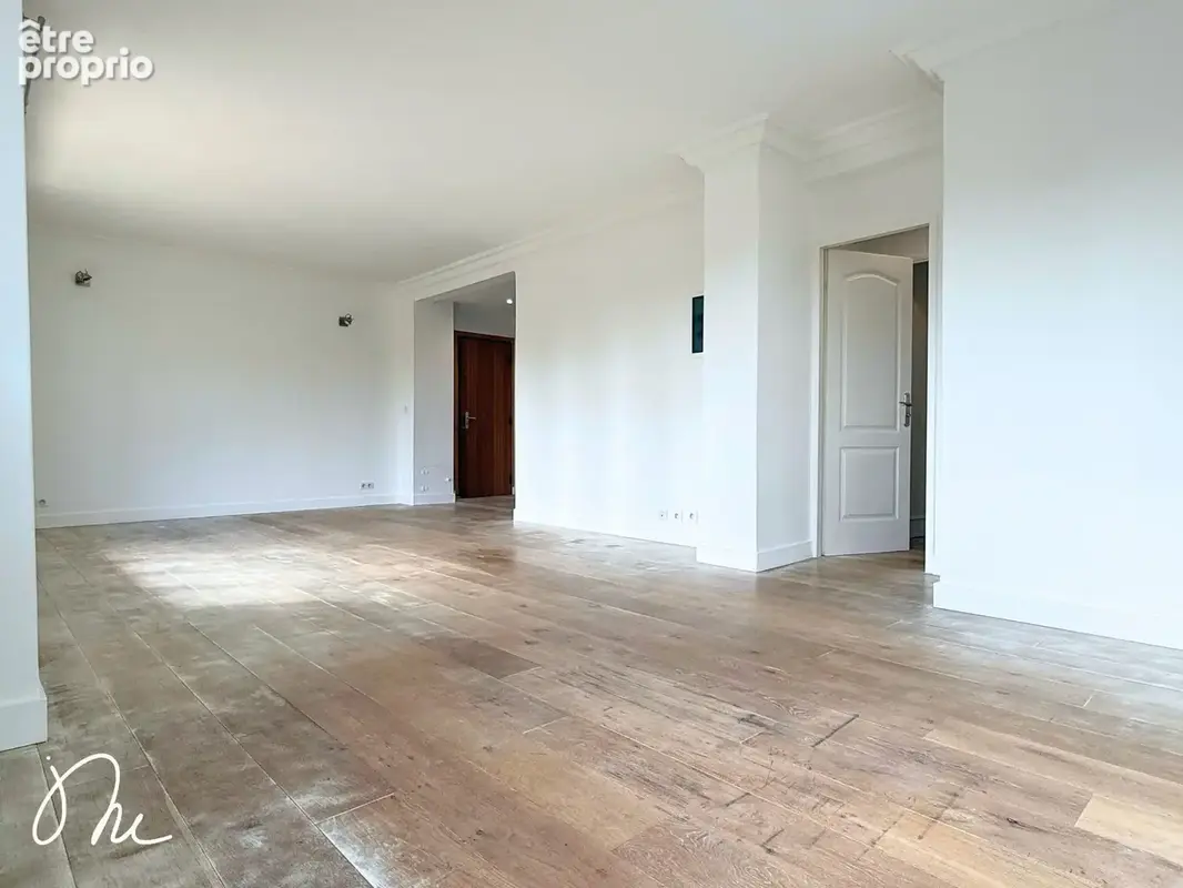 Appartement T4 rénové avec vue dégagée, balcon et cave - photo 5