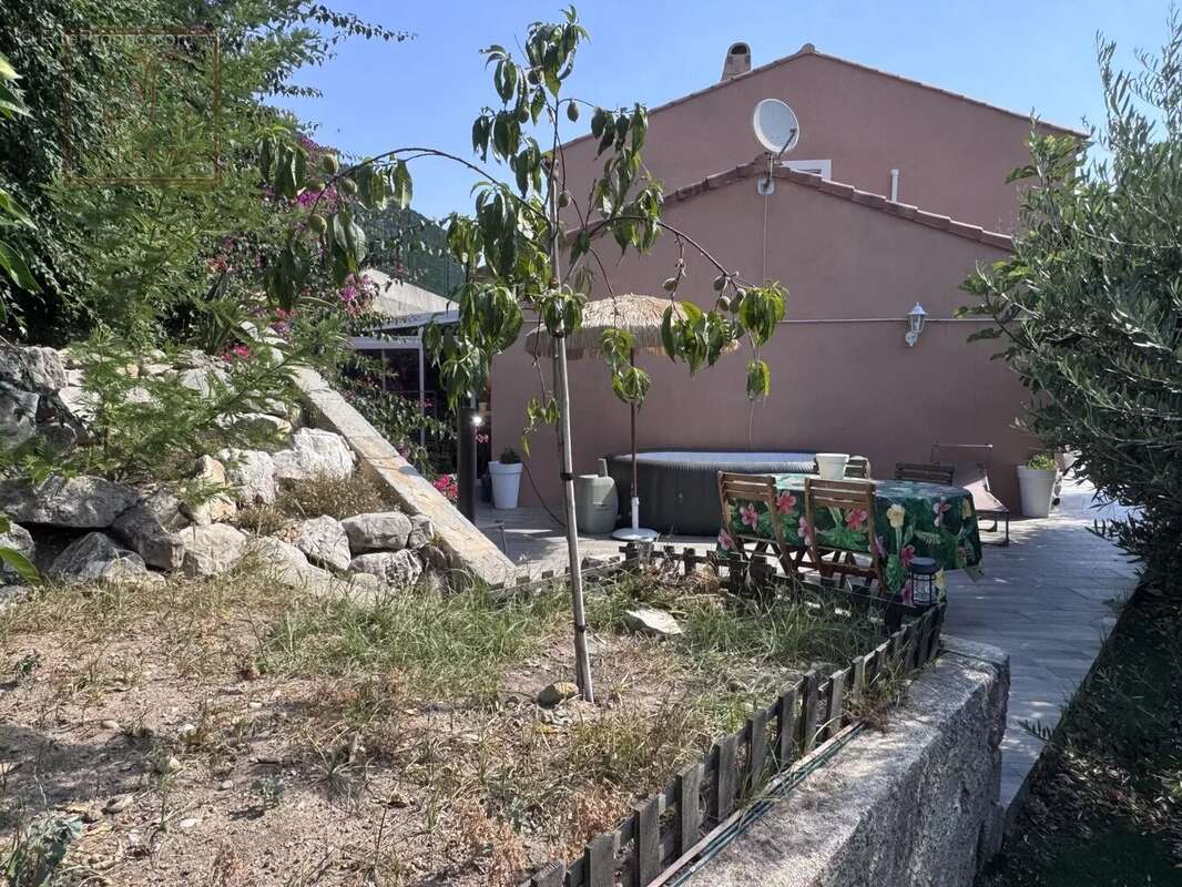 Maison à CARROS