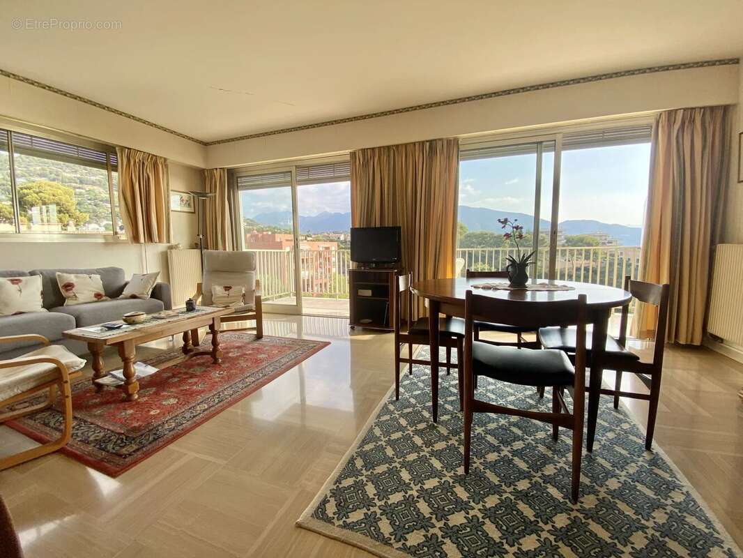 Appartement à ROQUEBRUNE-CAP-MARTIN