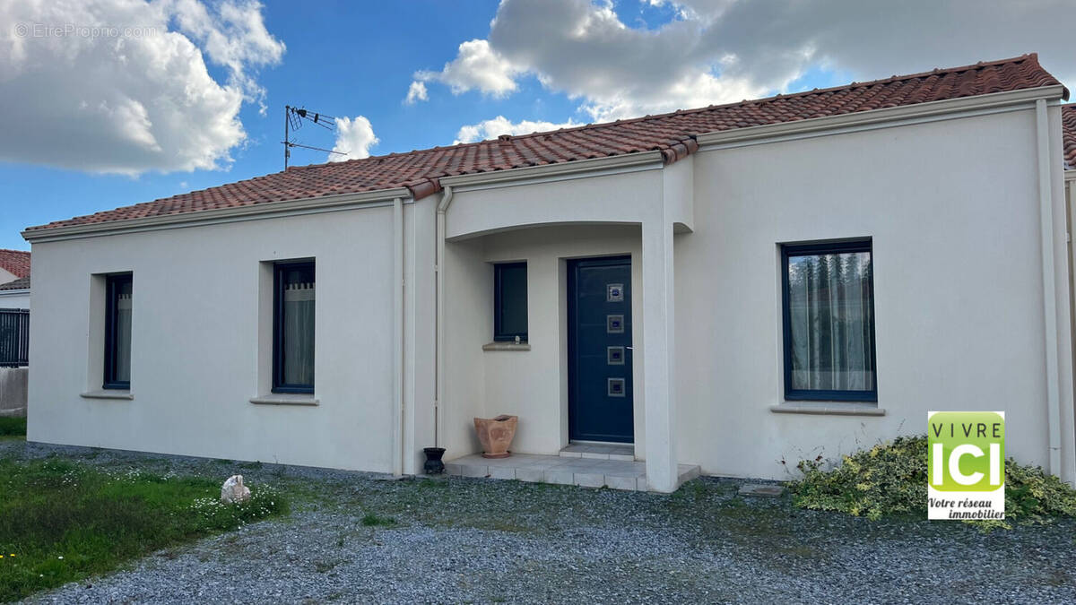 Maison à LA CHAPELLE-BASSE-MER