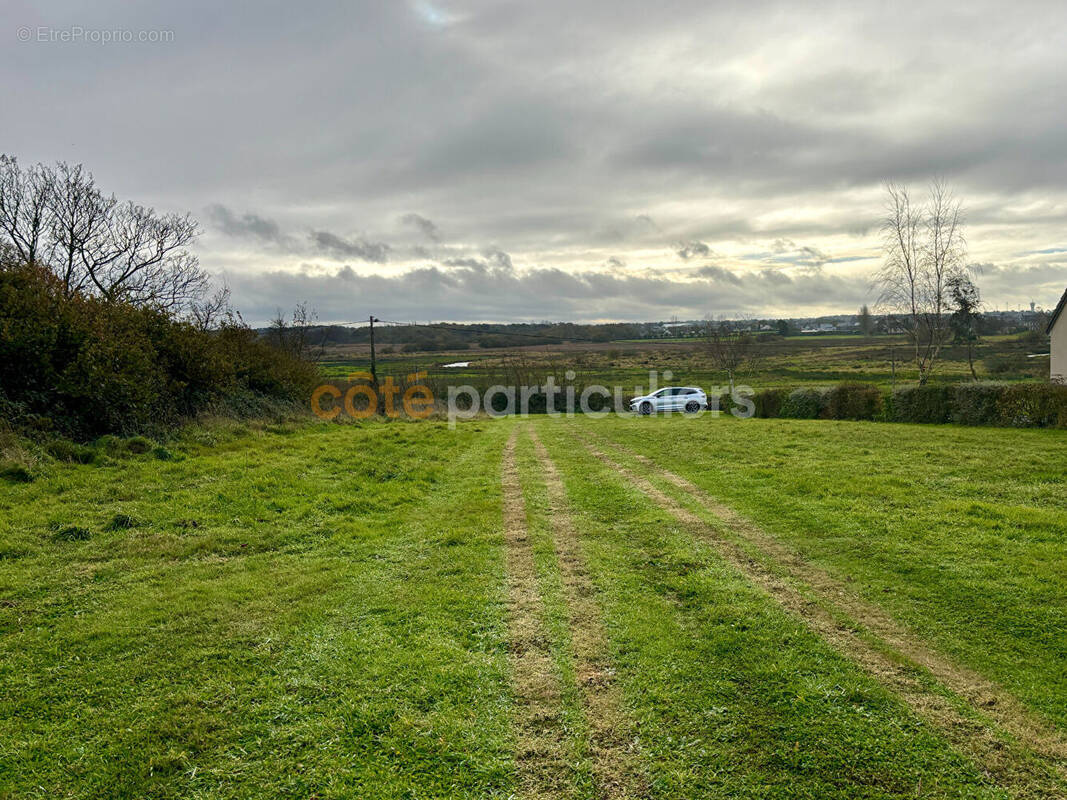 Terrain à LESSAY