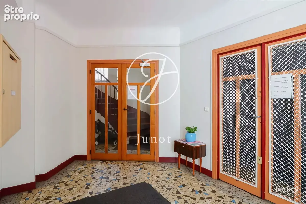 Paris 18e - MARCHÉ SAINT-PIERRE / JARDIN DU SACRÉ-CŒUR - Appartement - 41,20m² Carrez - Calme - photo 16