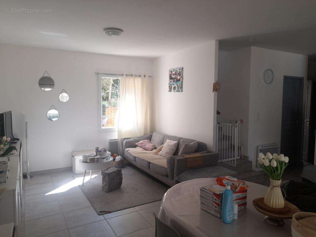 Maison à VINON-SUR-VERDON