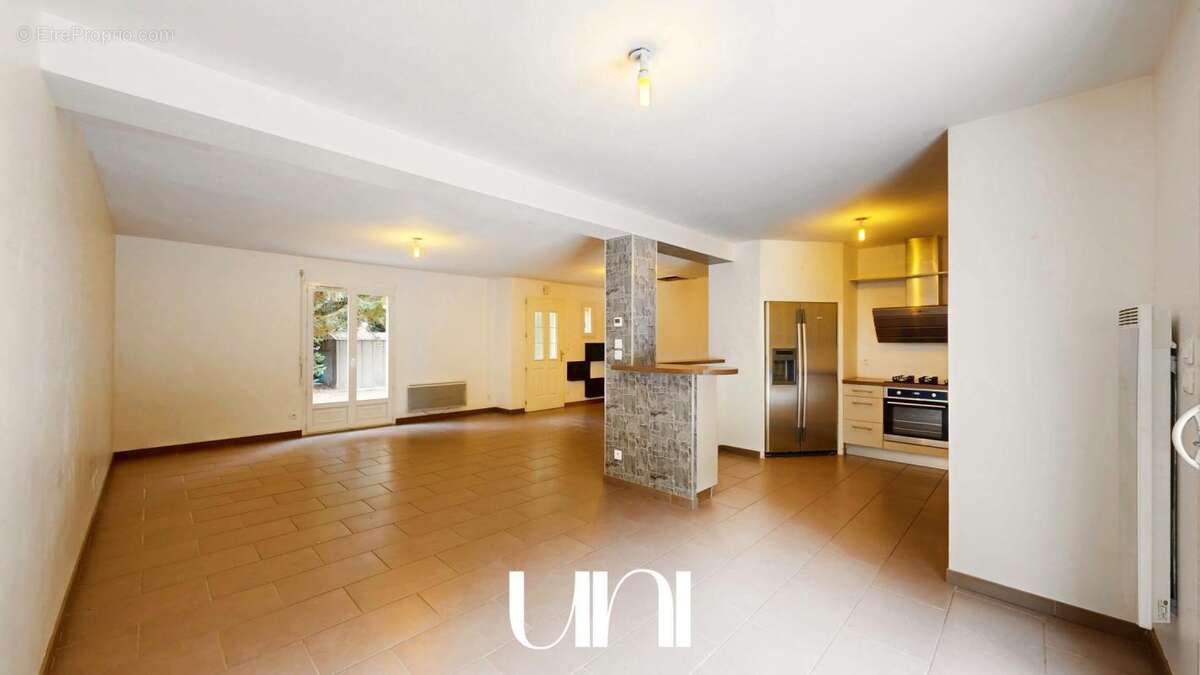 Maison à SAINT-CYR-DU-RONCERAY