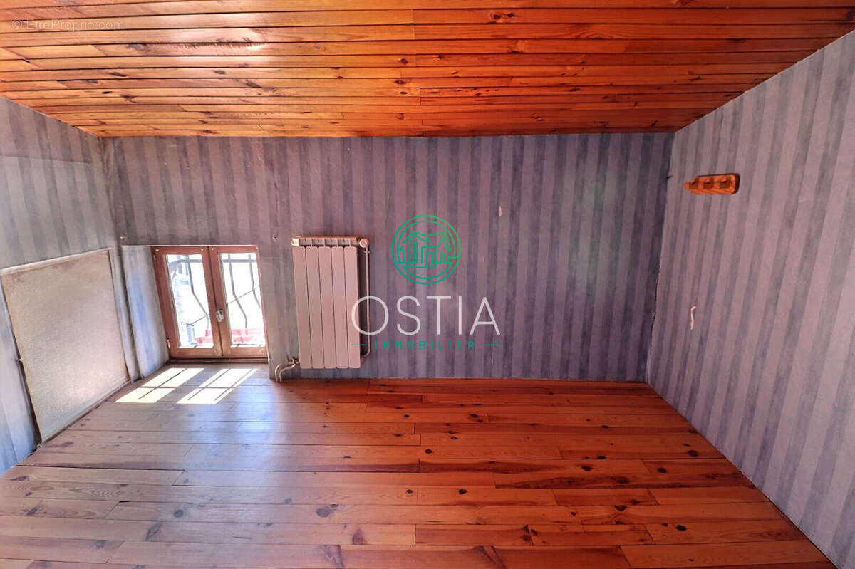 Maison à GENILAC