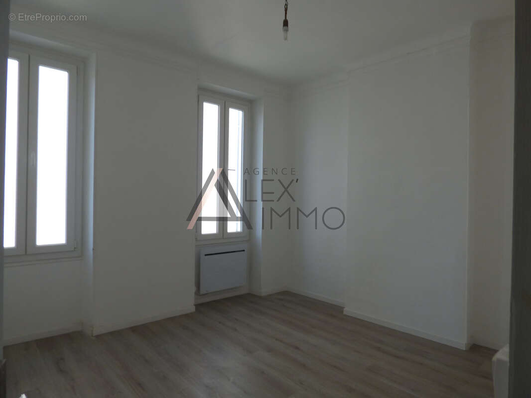 Appartement à MARSEILLE-4E