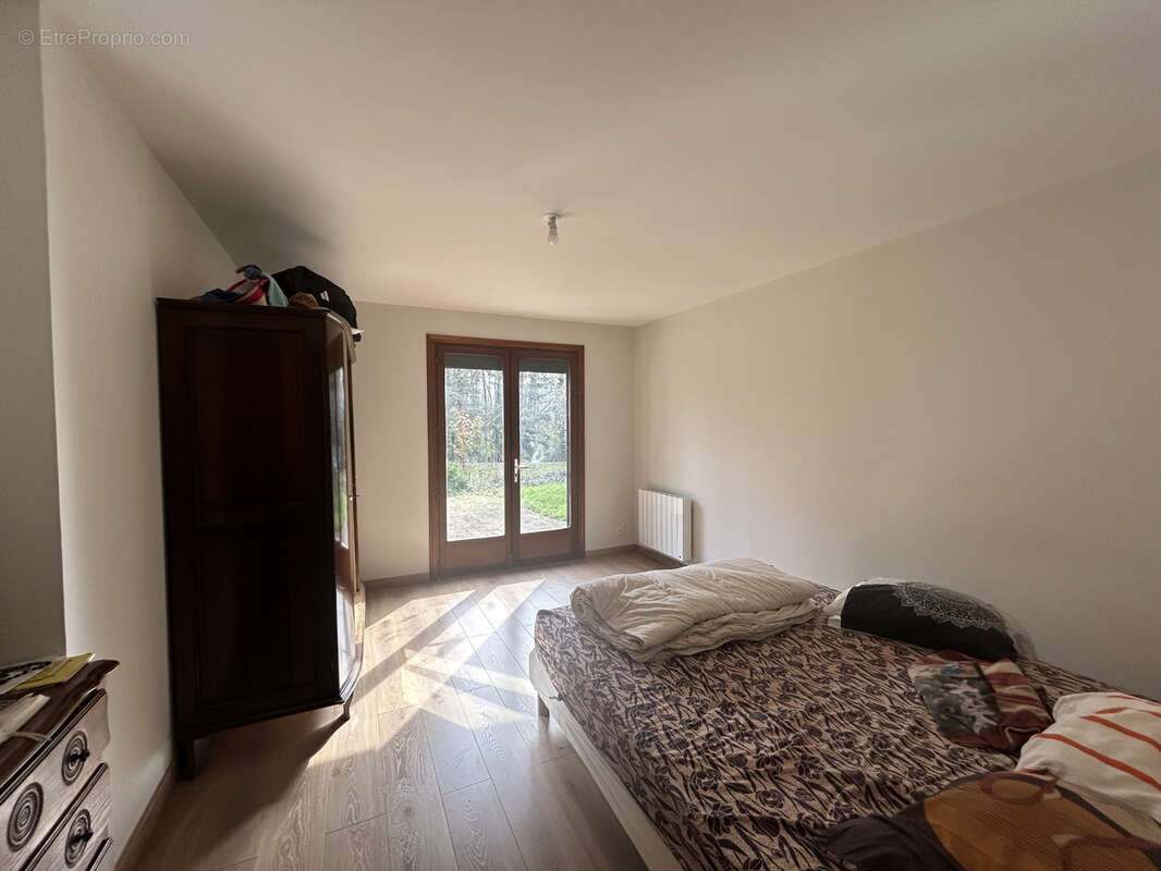 Maison habitable de suite avec carport, cave, parc, étang - photo 9