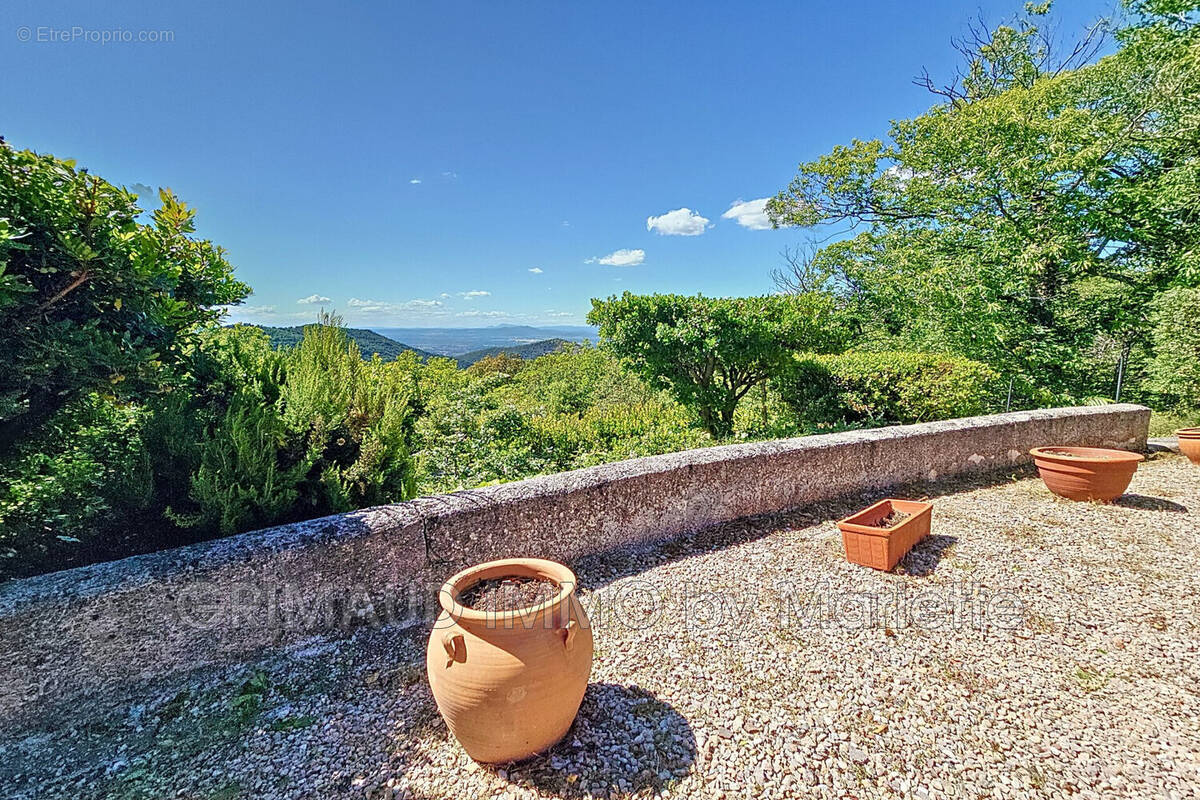 Maison à LA GARDE-FREINET
