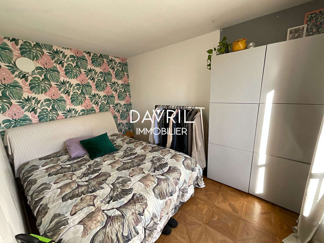 Maison à CHANTELOUP-LES-VIGNES