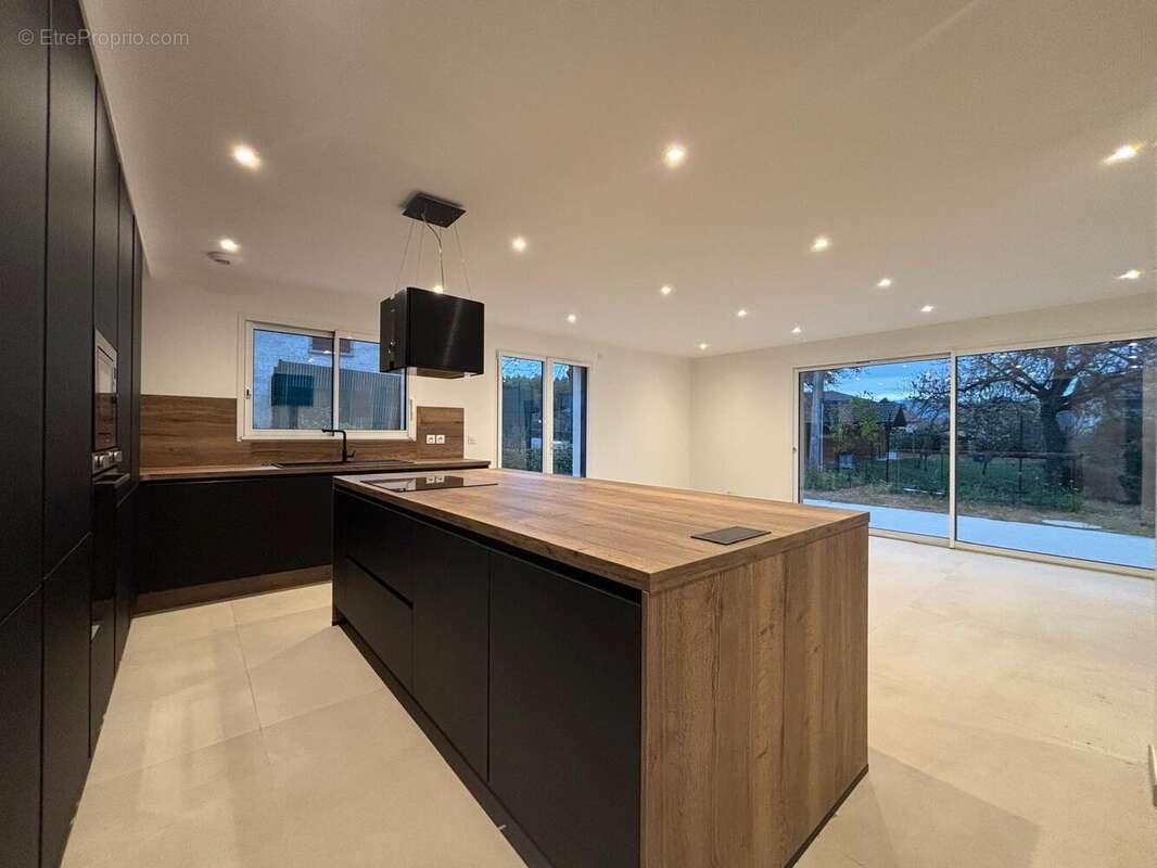 Maison à CRANVES-SALES