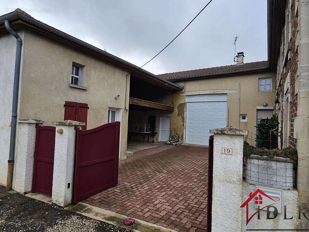 Maison à TROISFONTAINES-LA-VILLE