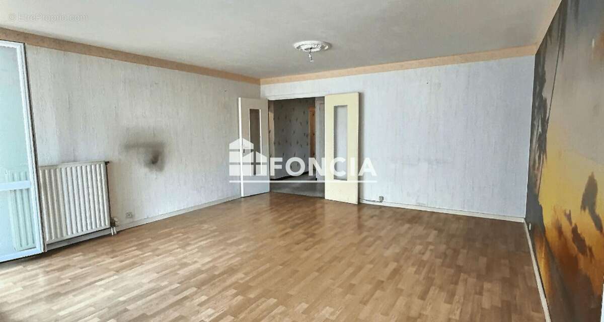 Appartement à LE CHAMBON-FEUGEROLLES