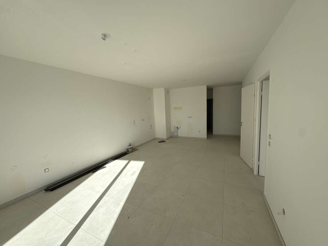 Appartement à VALERGUES
