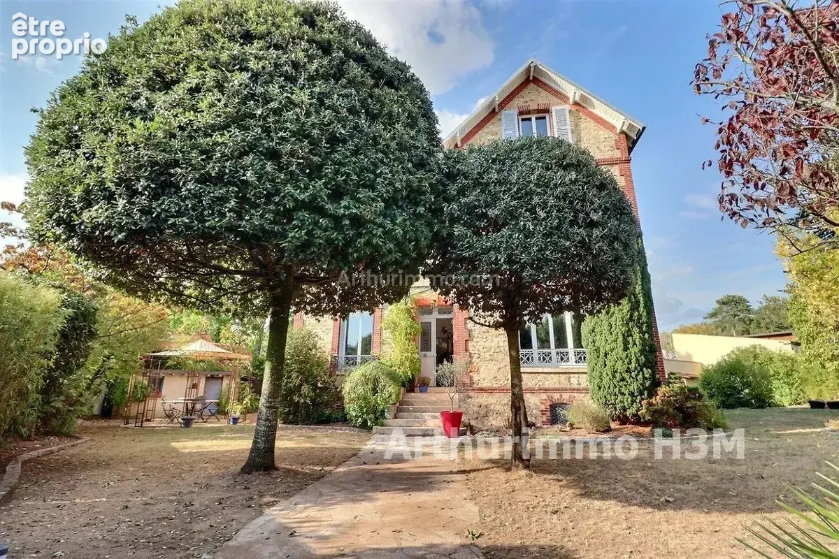 Photo Maison à Beauchamp au prix de 787 500€