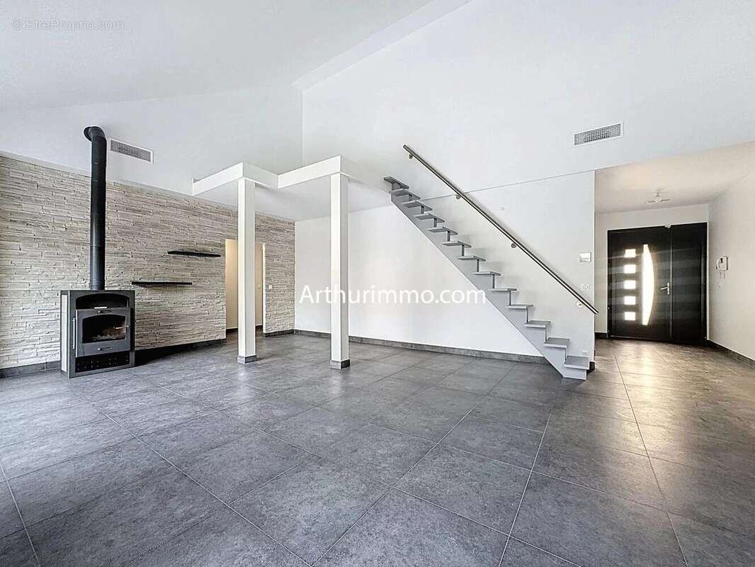 Maison à VIGNEUX-SUR-SEINE