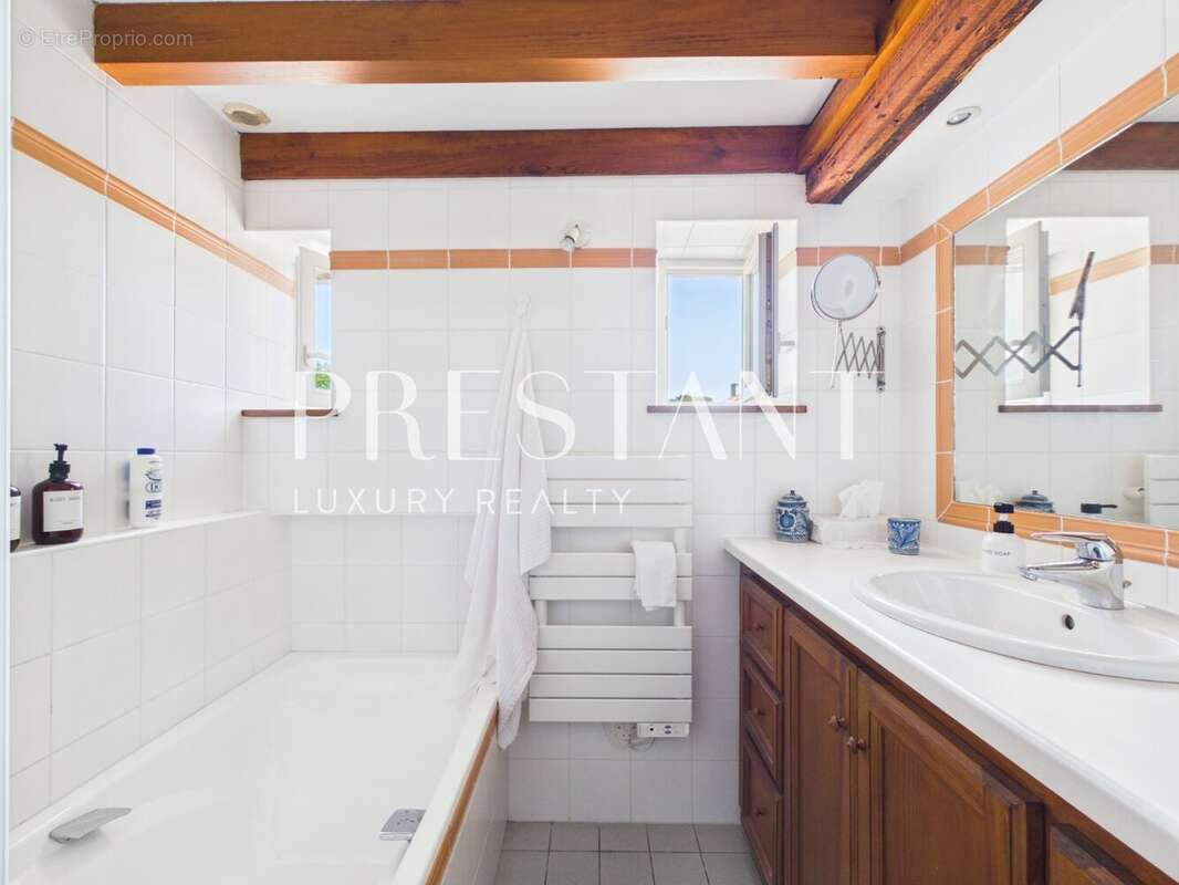 Maison de ville avec extérieur - photo 17