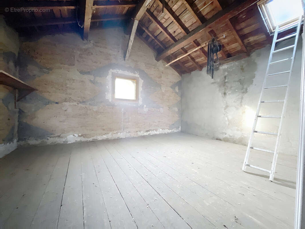 Maison à SAINT-GENIS-LAVAL