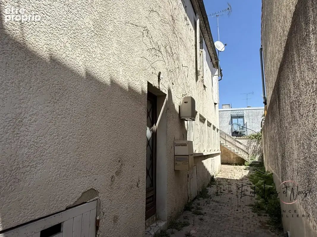 FAÇADE COUR