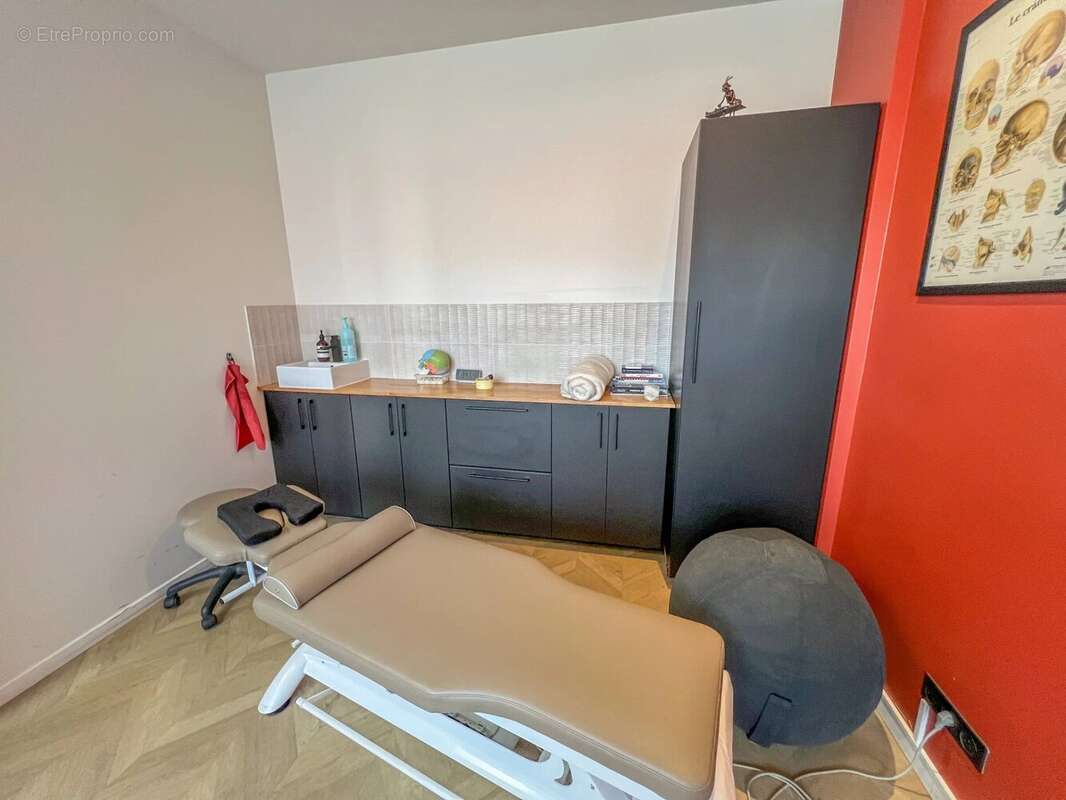 Commerce à LE MESNIL-SAINT-DENIS