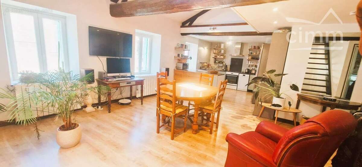 Appartement à LA TOUR-DU-PIN