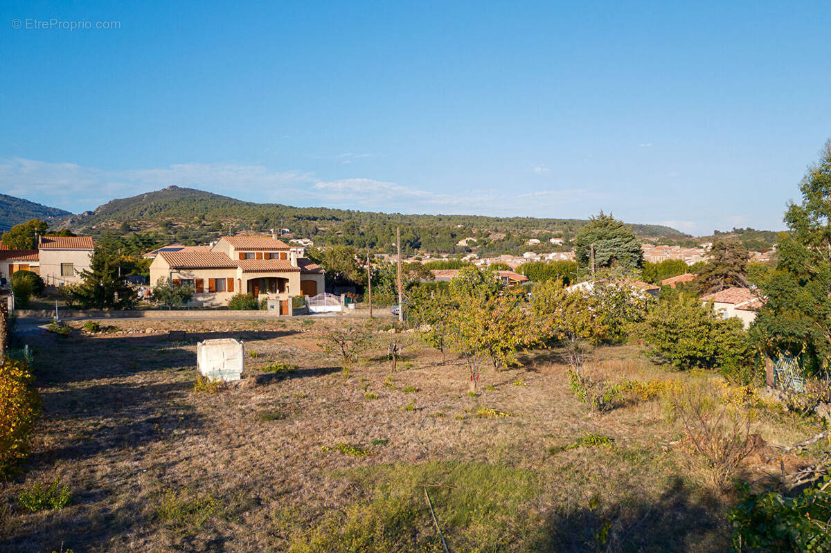 Terrain à CARCASSONNE