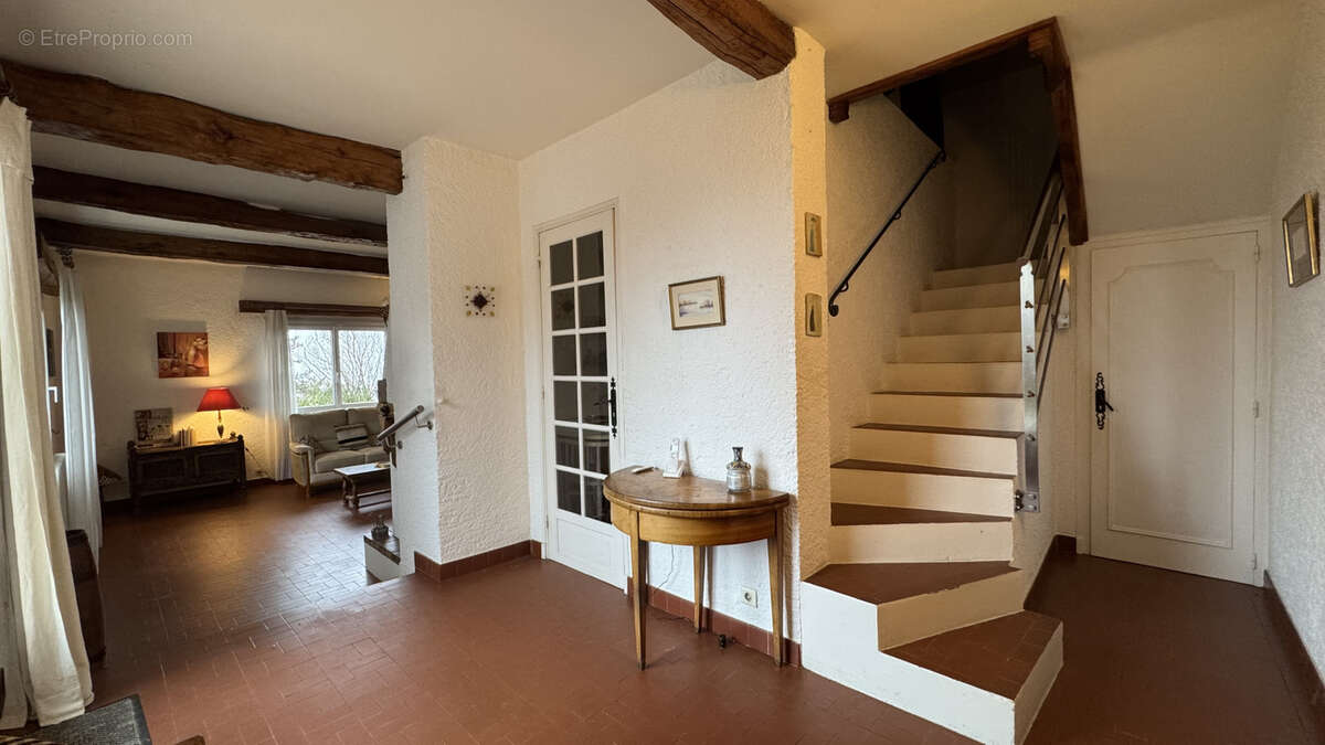 Maison à PUGNY-CHATENOD