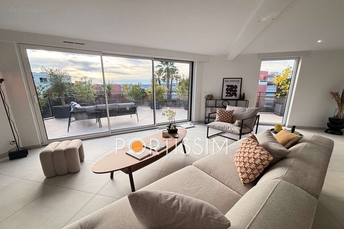 Appartement à SAINT-LAURENT-DU-VAR