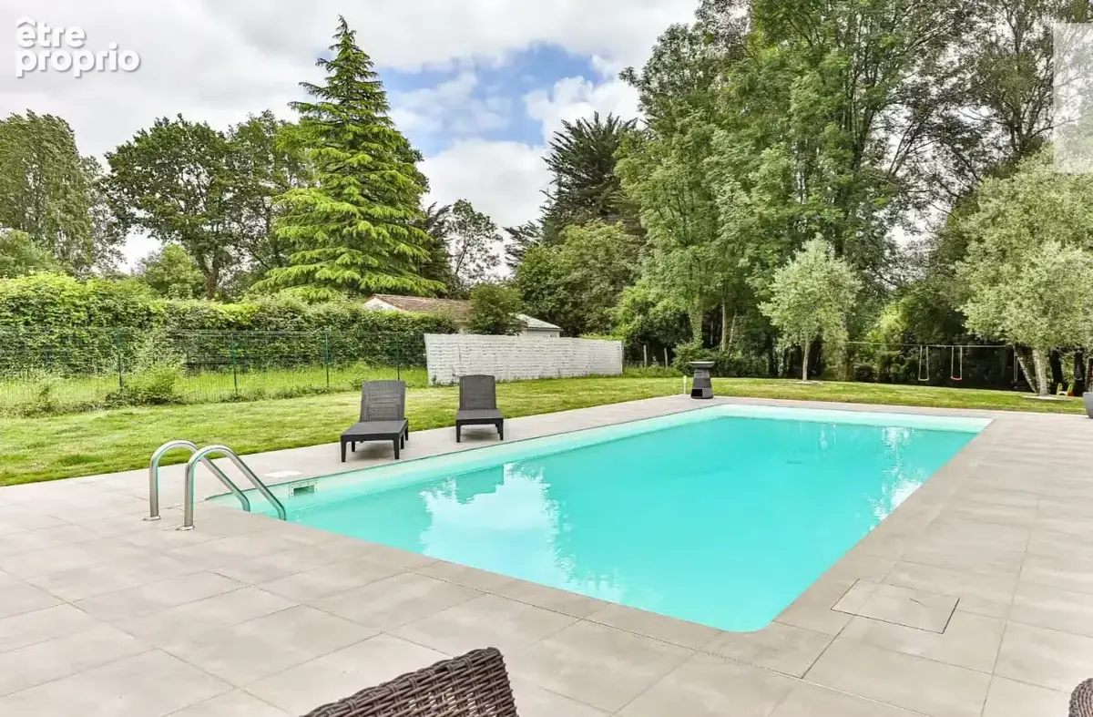 Maison de plain-pied rénovée avec piscine   5 chambres   terrain de 2 000 m2 - photo 8