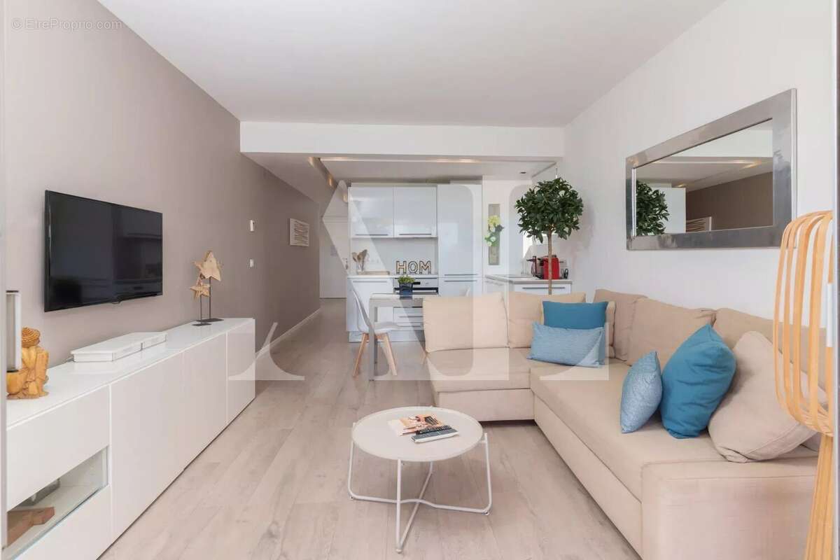 Appartement à VALLAURIS