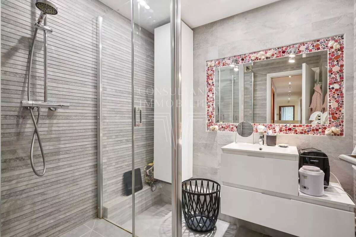 Appartement à LEVALLOIS-PERRET