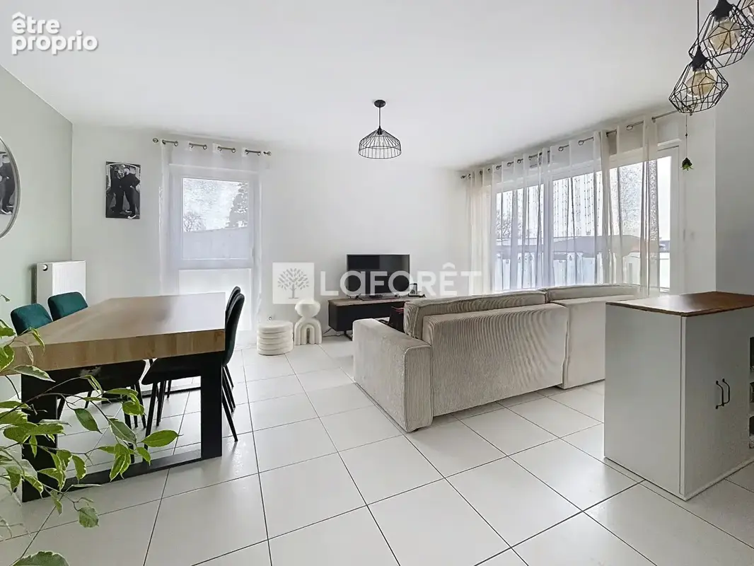 Appartement Saint Jean De La Ruelle 3 pièces 68 m² - photo 2