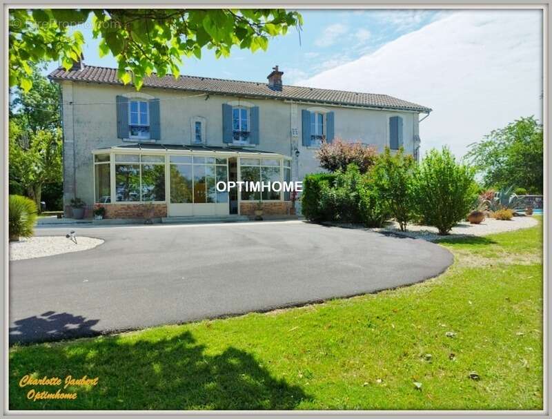 Maison à AUBETERRE-SUR-DRONNE