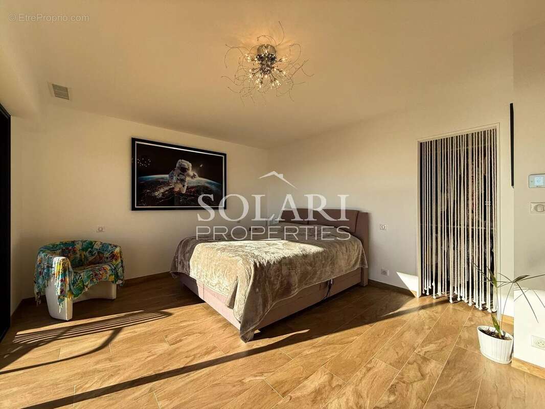 Maison à MANDELIEU-LA-NAPOULE