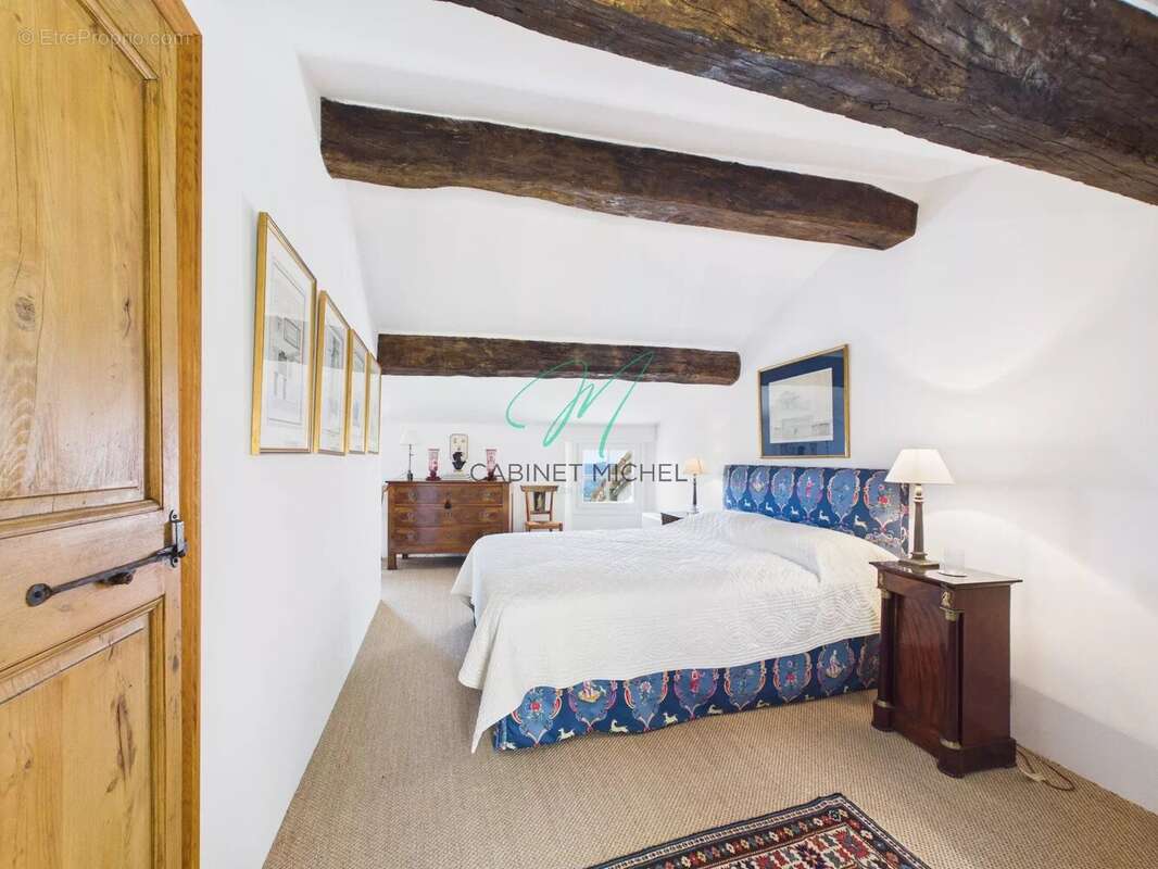 Appartement à CHATEAUNEUF-GRASSE