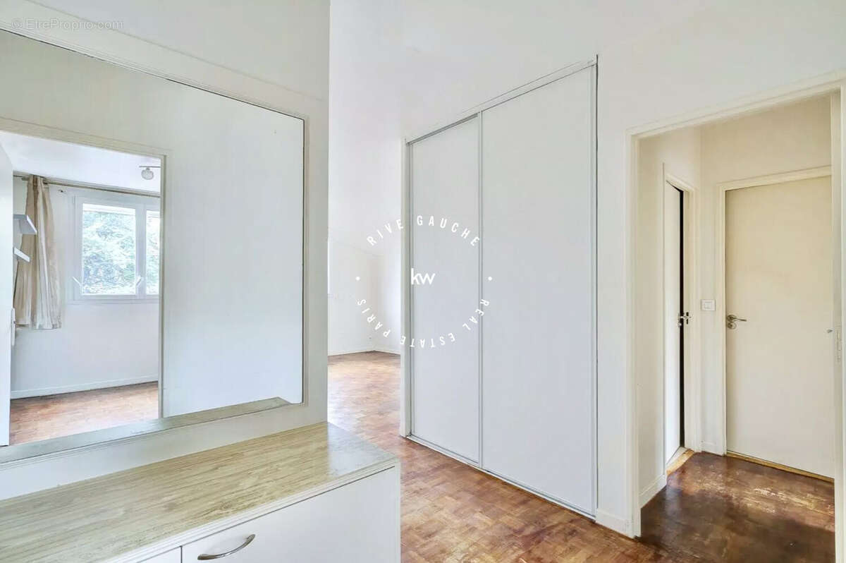 Entrée avec rangements - Appartement à CLAMART