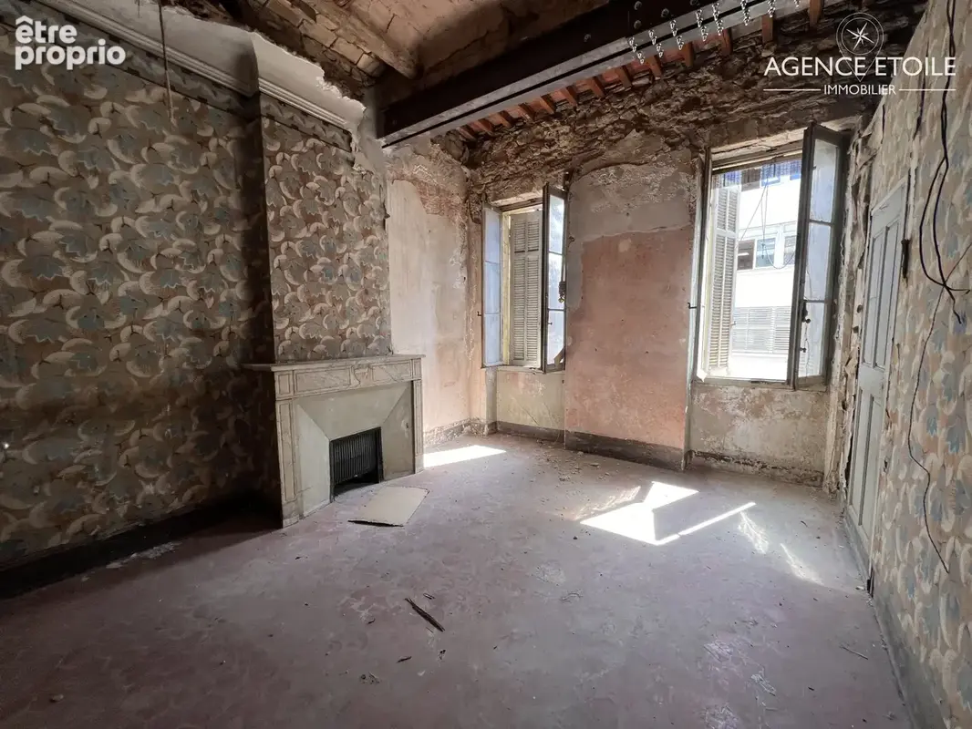 Marseille  13006 rue Aldebert   Appartement traversant à rénover   50 m2   3e étage - photo 2