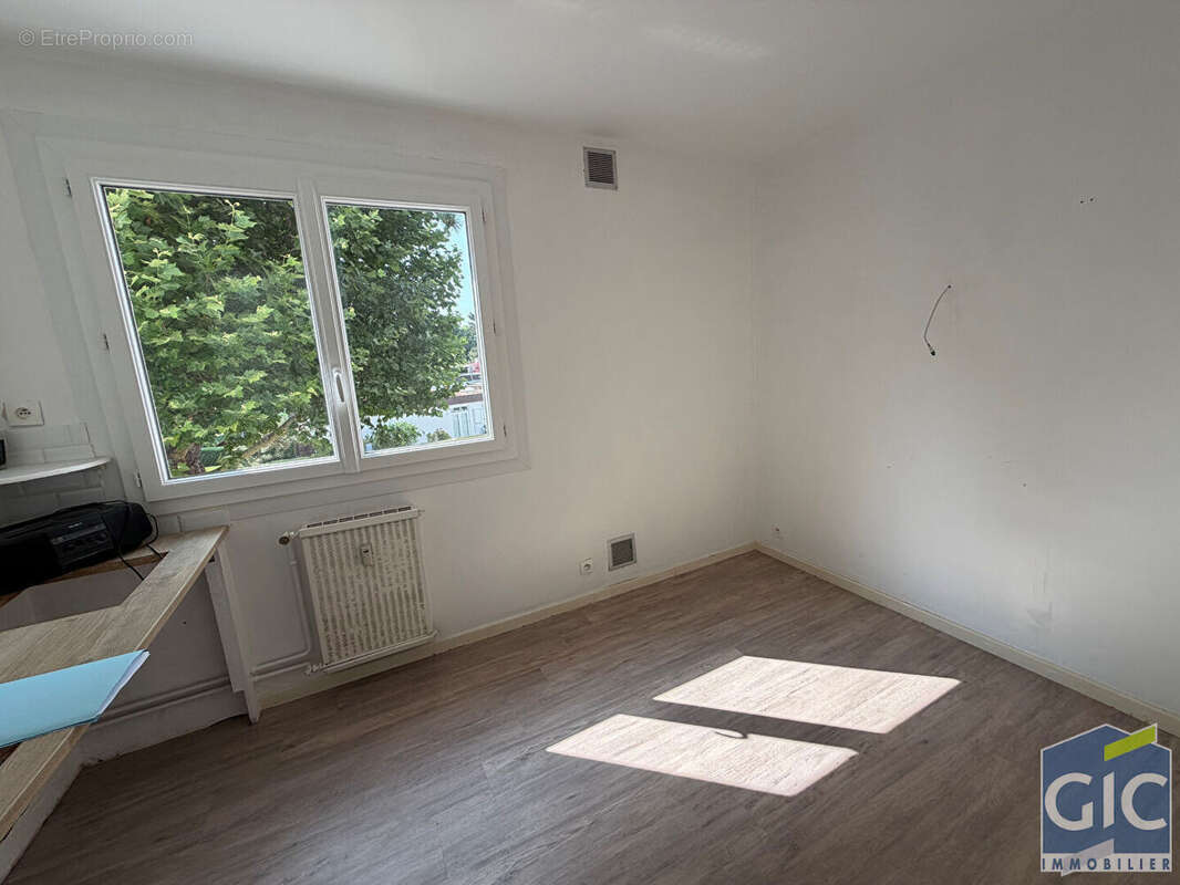 A vendre en exclusivite gic-bi un 3pp rénové a herouville grand parc - photo 9
