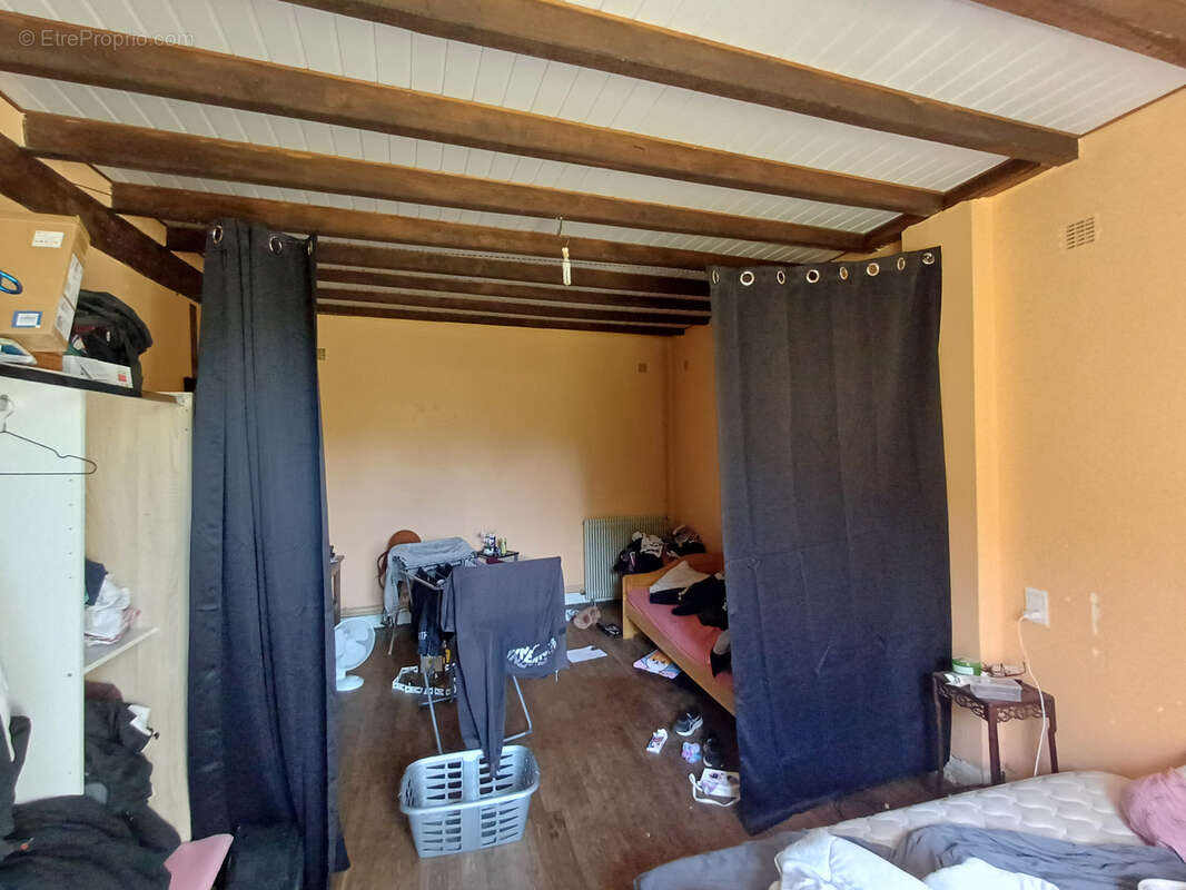Maison à LES ADJOTS