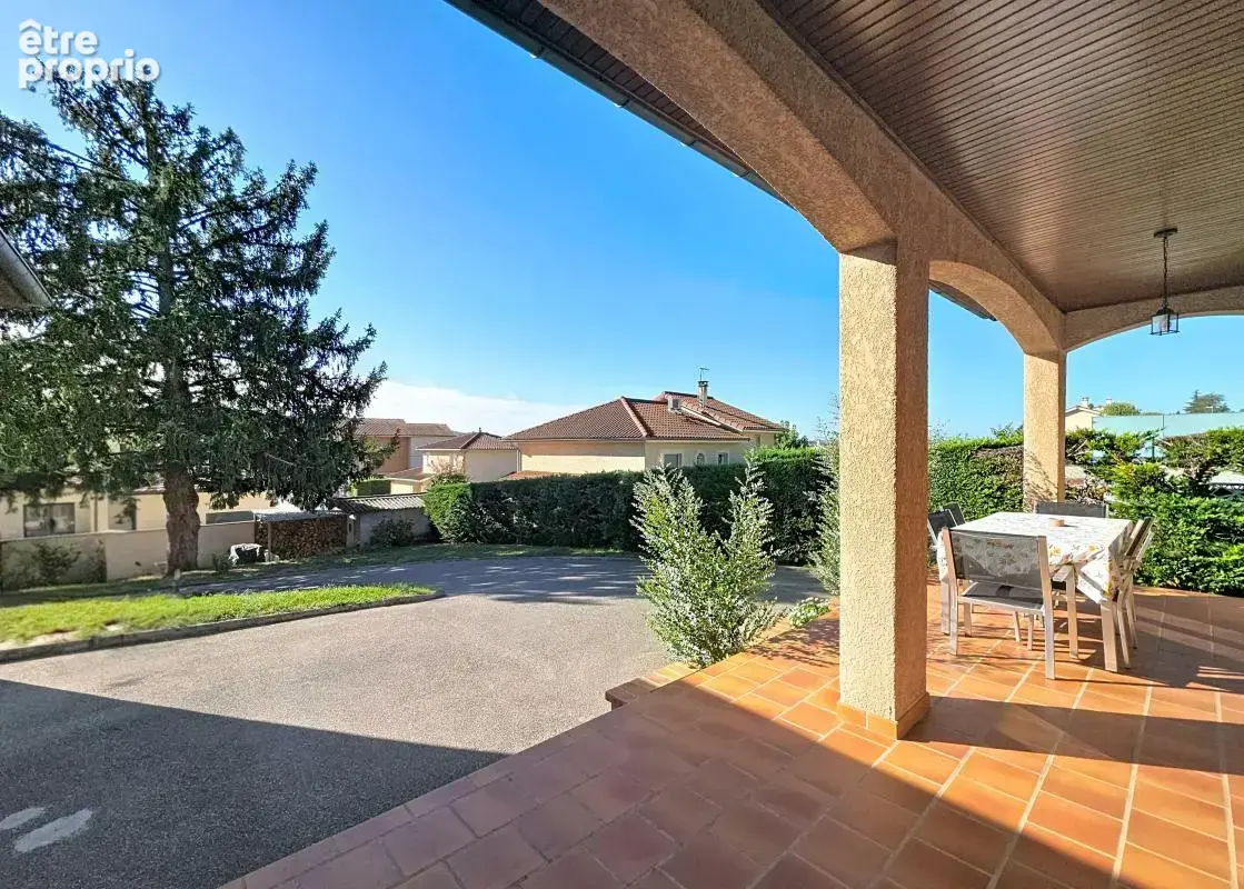 Maison - 3 Chambres - Sous sol complet - Cave - Double Garage - Deux terrasses - Pergola - Piscine - Jardin - Proche toutes comm - photo 6