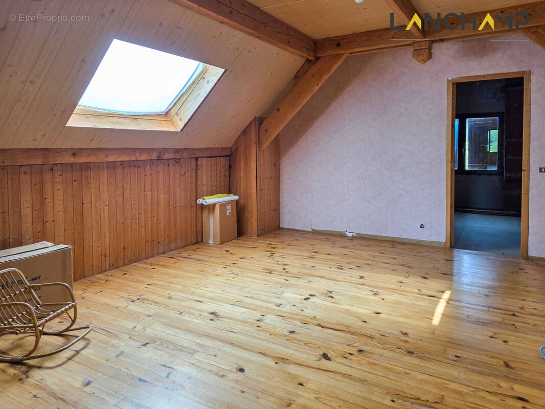 Maison avec vue dominante, grand terrain et potentiel d'évolution - photo 10