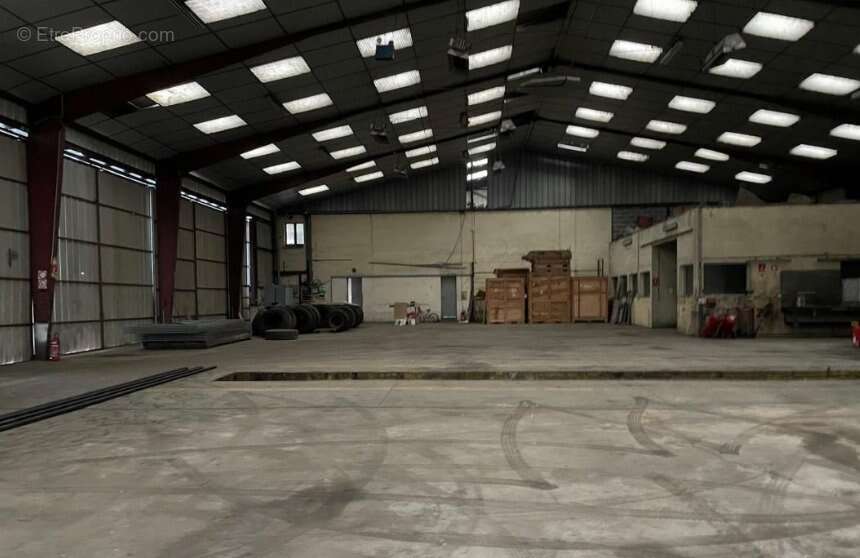 Local industriel pour diverse activité - photo 4