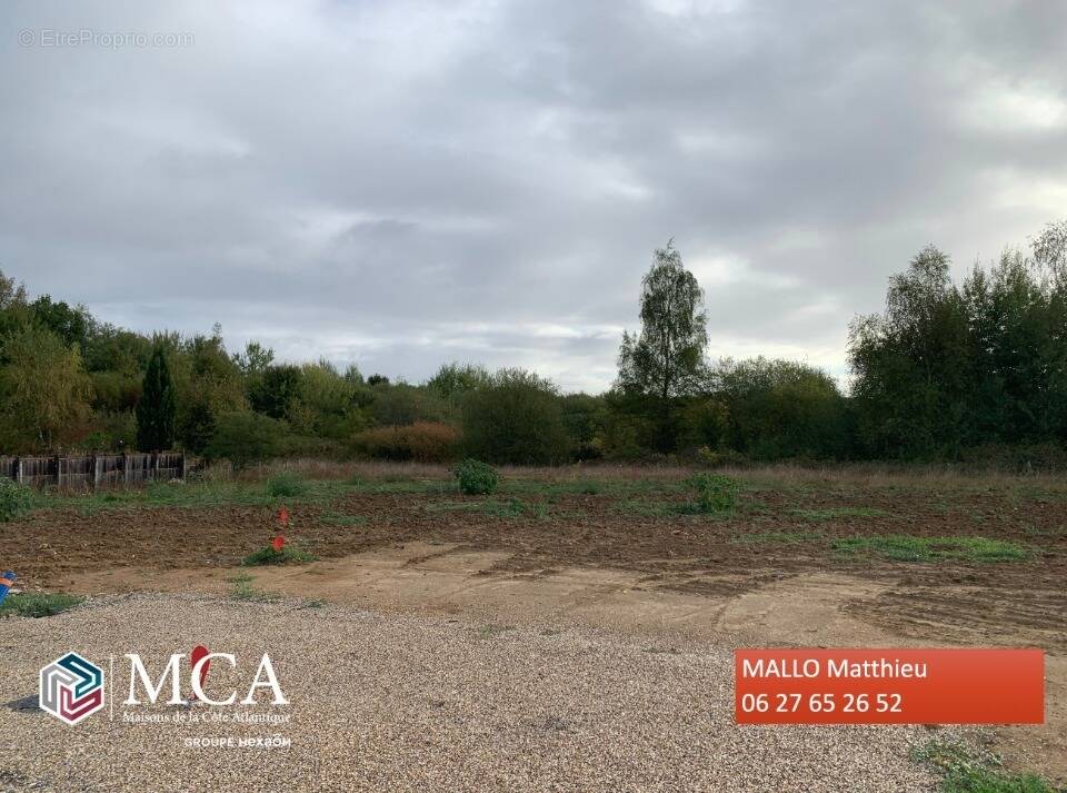 Terrain à VAYRES