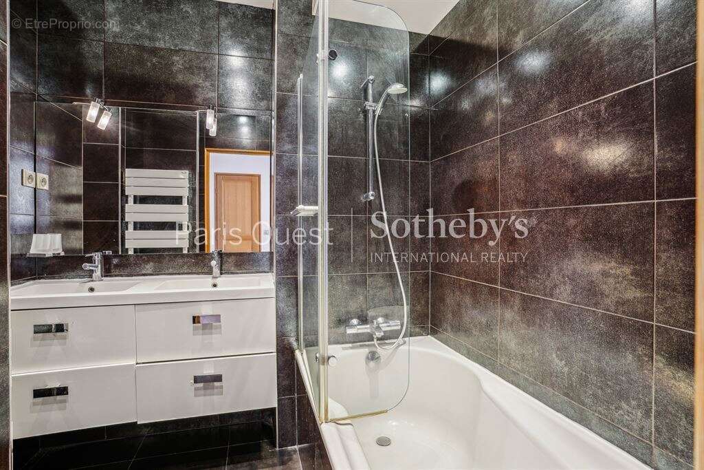 Appartement à NEUILLY-SUR-SEINE