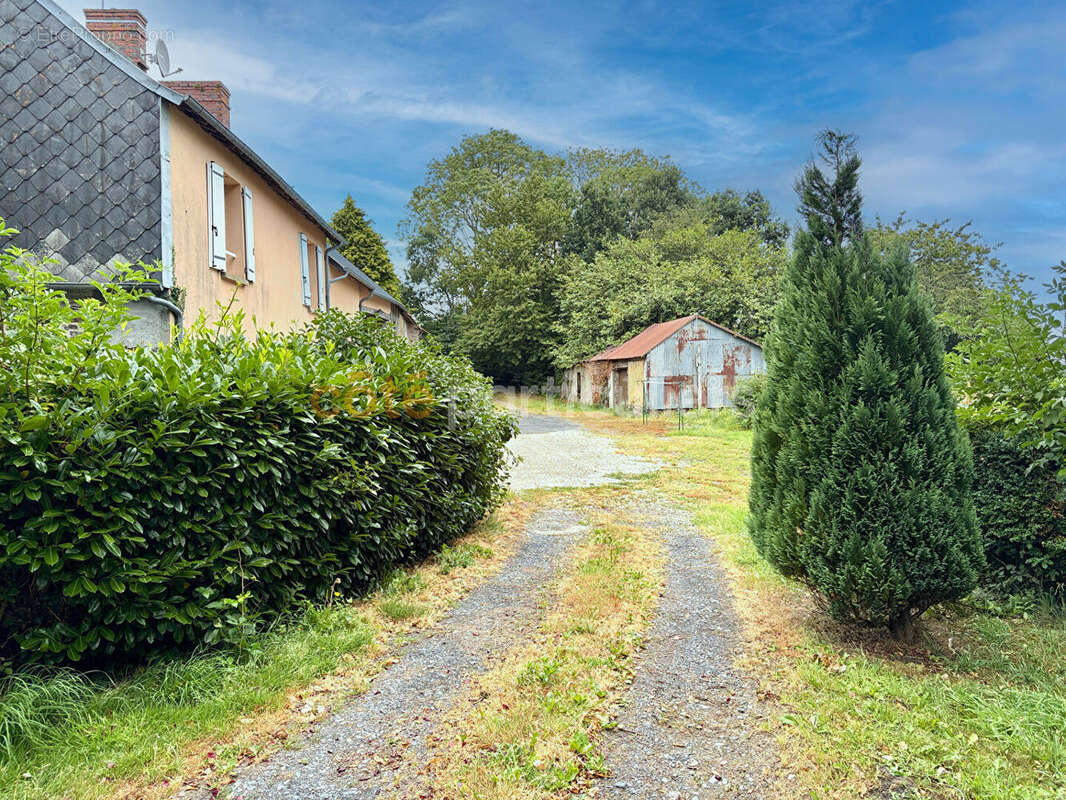 Maison avec dépendances sans aucun vis-à-vis à la campagne - LE LOREY - photo 3