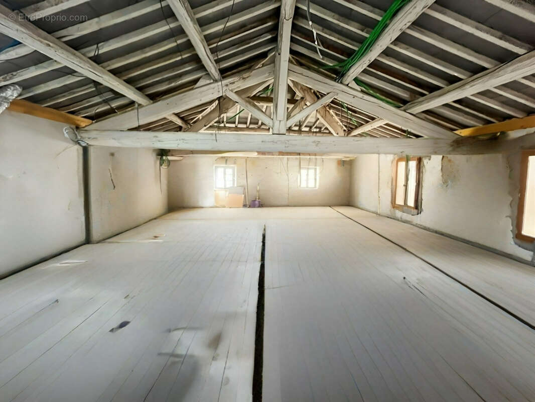 Appartement à ROGNONAS